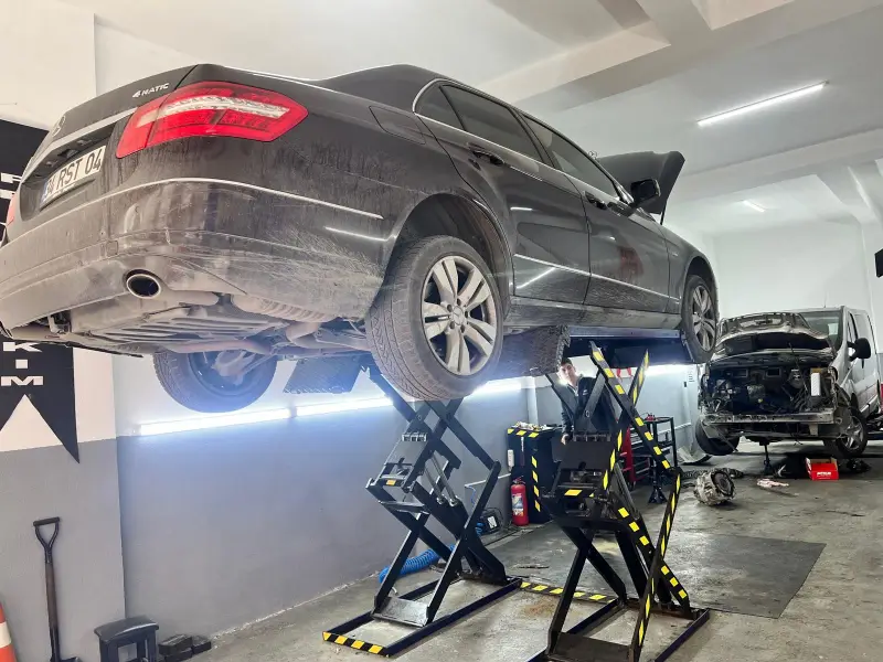 Oto servis çalışması